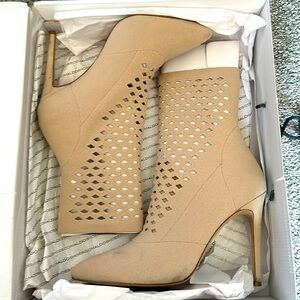 Tan suede Aldo Seassi bootie heel. Size 8. Worn a couple times.